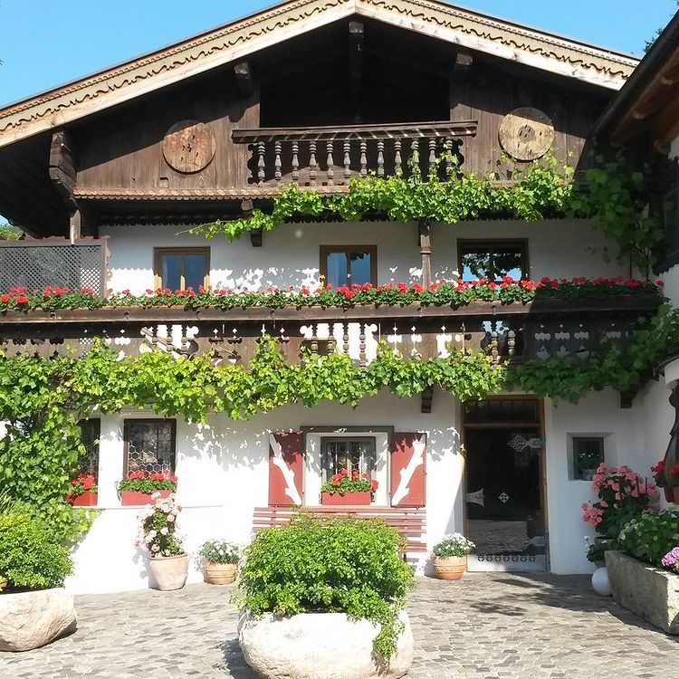 Reservierung in der Tiroler Weinstuben in Brixlegg
